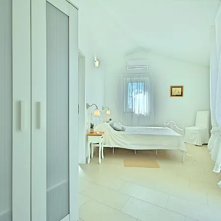 Peaceful In Sveti Lovrec With Swimming Pool * Sveti Lovreč Pazenatički